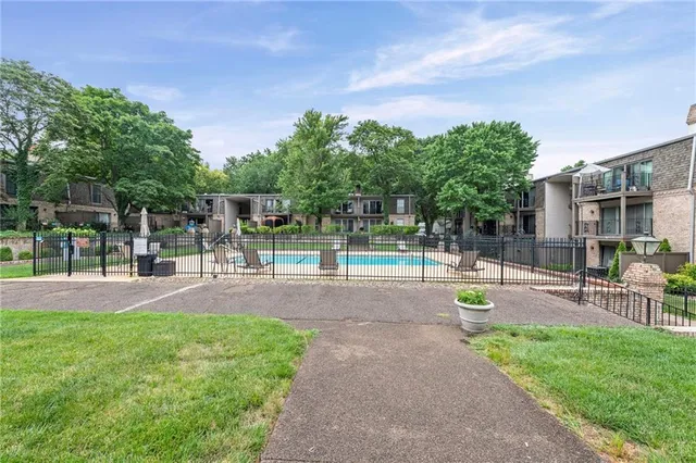 $159,000 | 5125 West 75th Street, Prairie Village, KS 66208