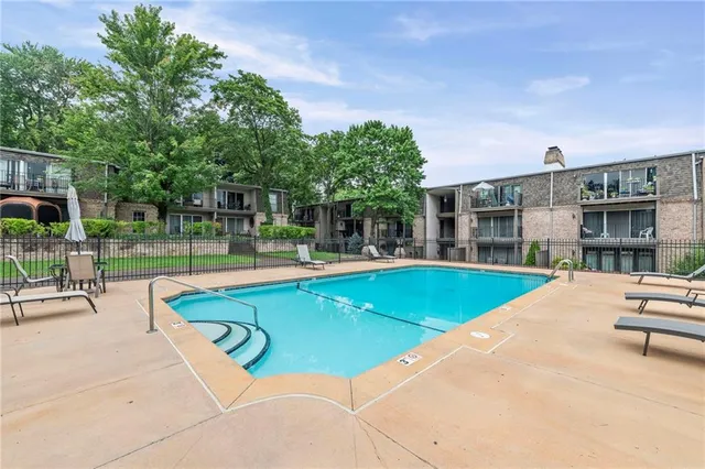 $159,000 | 5125 West 75th Street, Prairie Village, KS 66208