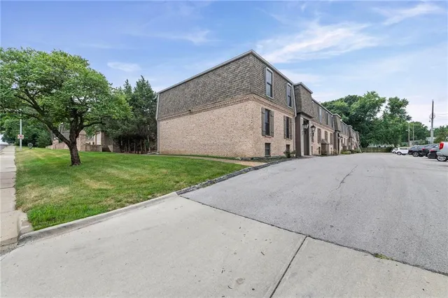 $159,000 | 5125 West 75th Street, Prairie Village, KS 66208