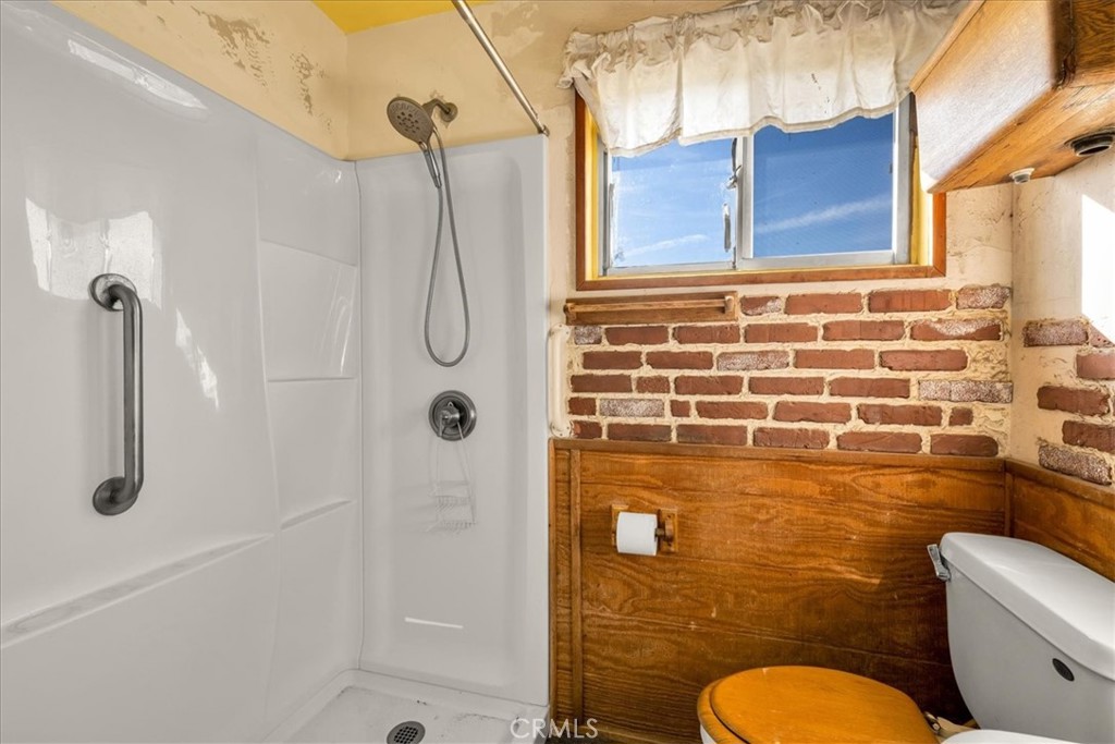 64720 Sonora Road Joshua Tree, CA 92252 - Photo 13 of 33 a bathroom with a shower