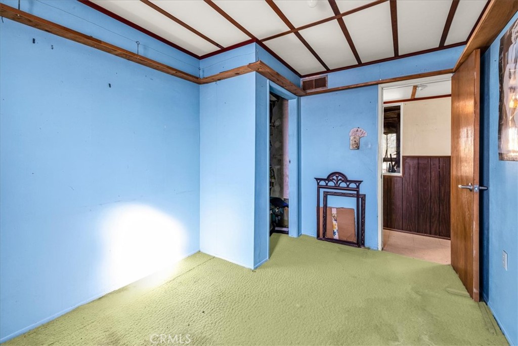 64720 Sonora Road Joshua Tree, CA 92252 - Photo 15 of 33 a view of a hallway with a yellow space