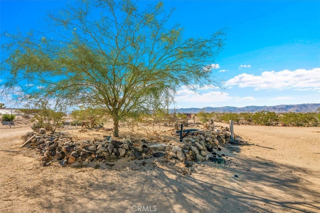 64720 Sonora Road Joshua Tree, CA 92252 - Photo 25 of 33 a view of lake