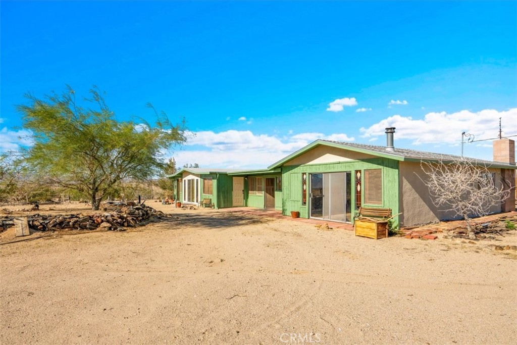 64720 Sonora Road Joshua Tree, CA 92252 - Photo 5 of 33 a view of a house with a snow in the yard