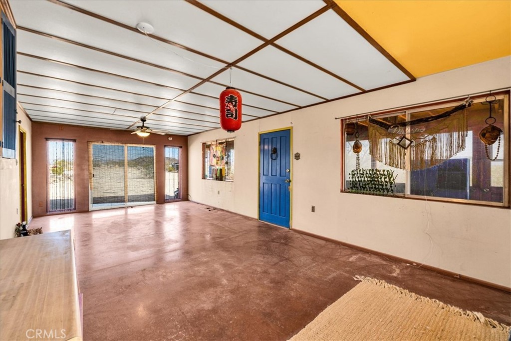 64720 Sonora Road Joshua Tree, CA 92252 - Photo 7 of 33 a view of an empty room with a window