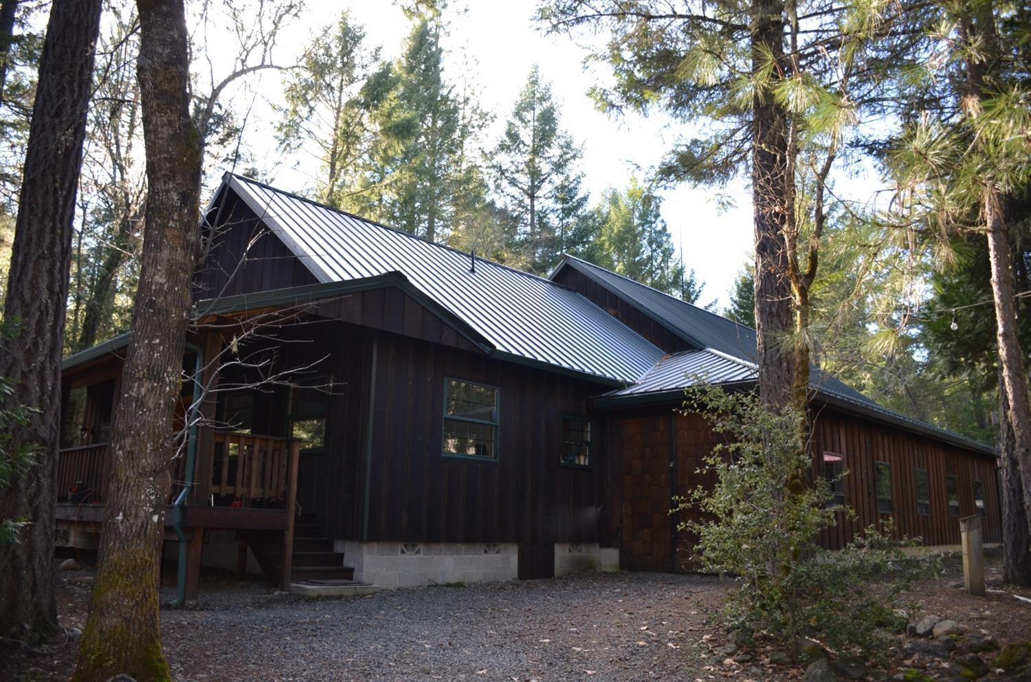 2211 Kincaid Road Williams, OR 97544 - Photo 26 of 35 GUEST QUARTERS WITH A COVERED PORCH AND