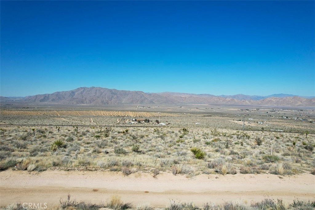 39 Santa Rosa Road Lucerne Valley, CA 92356 - Photo 16 of 18 a view of lake and mountain