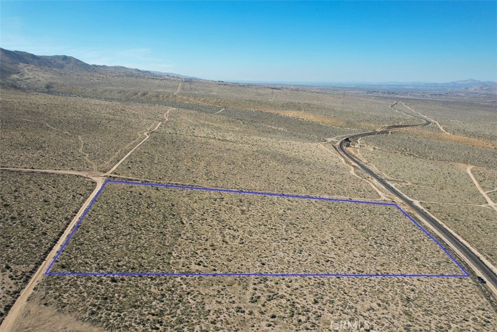 39 Santa Rosa Road Lucerne Valley, CA 92356 - Photo 3 of 18 a view of an ocean