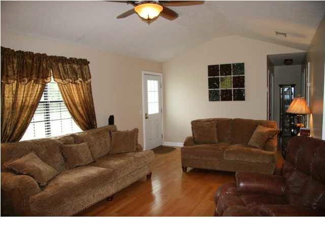 987 Franklin Road Morton, MS 39117 - Photo 3 of 14 Another view of the living room