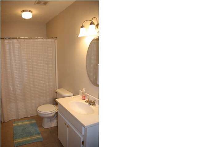 987 Franklin Road Morton, MS 39117 - Photo 10 of 14 Guest bathroom