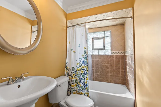 $359,900 | 5823 Stuart Lane, Oak Forest, IL 60452