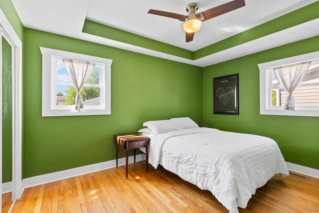 $359,900 | 5823 Stuart Lane, Oak Forest, IL 60452