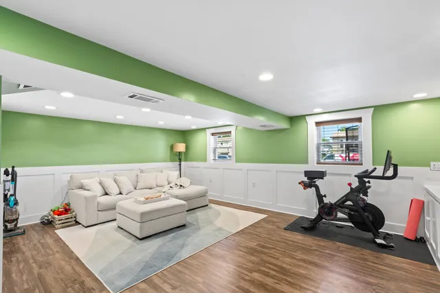 $359,900 | 5823 Stuart Lane, Oak Forest, IL 60452