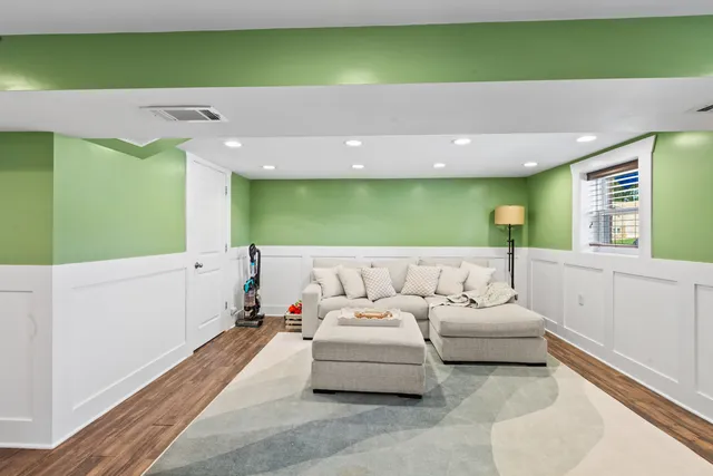 $359,900 | 5823 Stuart Lane, Oak Forest, IL 60452