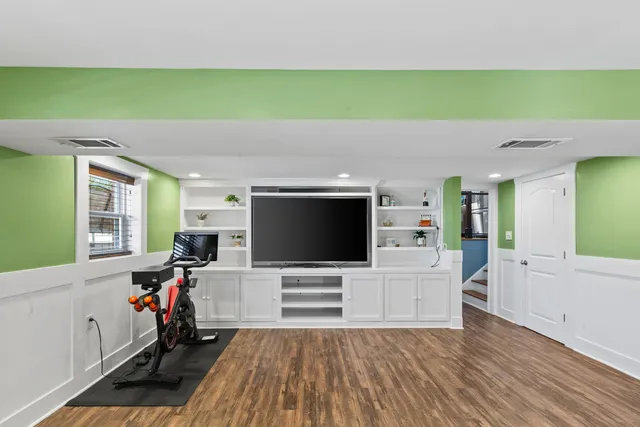 $359,900 | 5823 Stuart Lane, Oak Forest, IL 60452