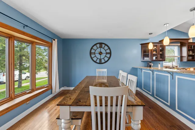 $359,900 | 5823 Stuart Lane, Oak Forest, IL 60452