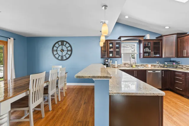 $359,900 | 5823 Stuart Lane, Oak Forest, IL 60452