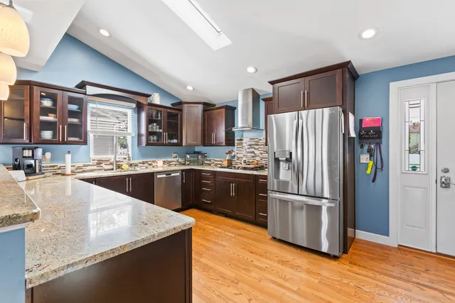 $359,900 | 5823 Stuart Lane, Oak Forest, IL 60452