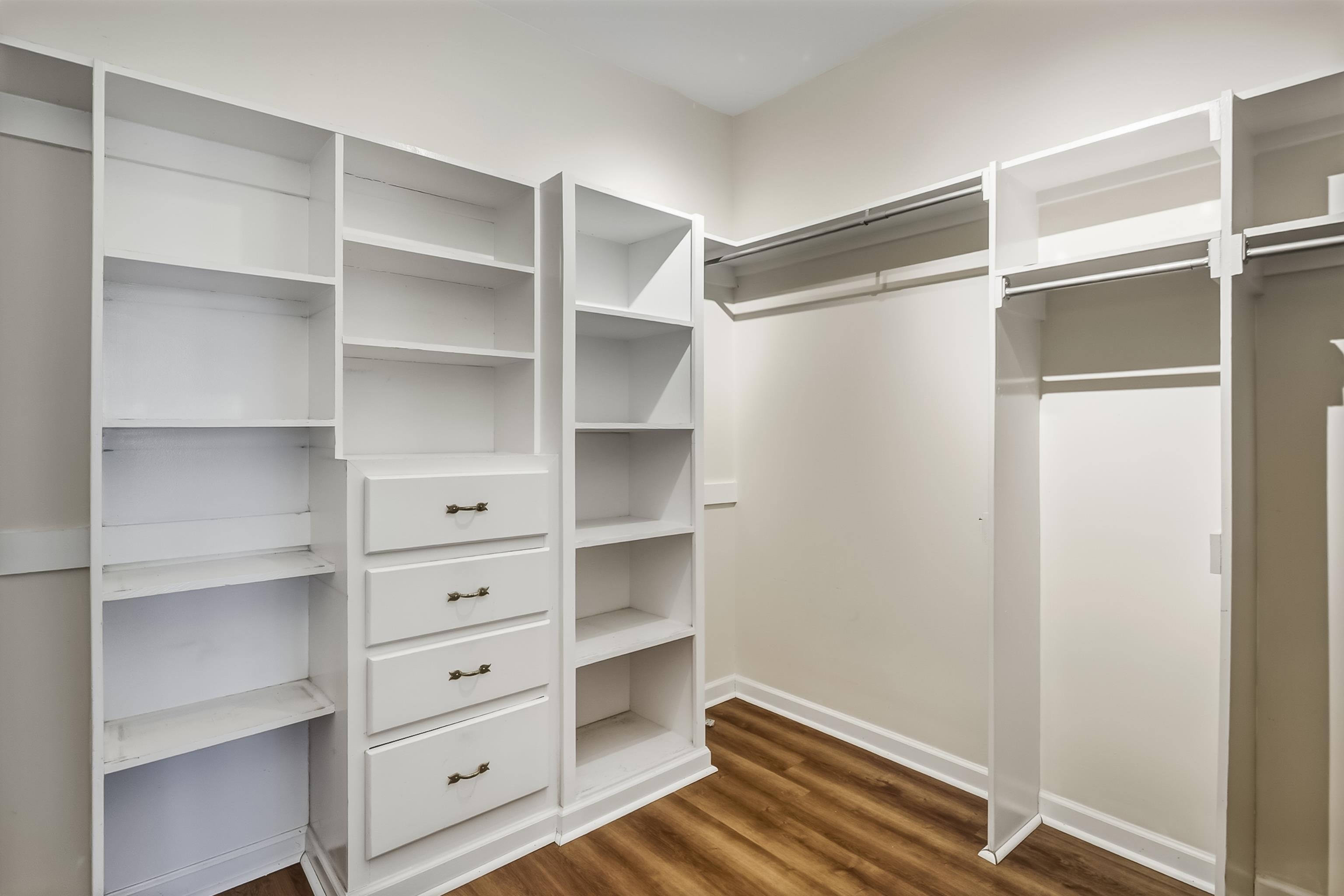154 Harbor Ridge Lane North Memphis, TN 38103 - Photo 24 of 39 a view of walk in closet with empty racks