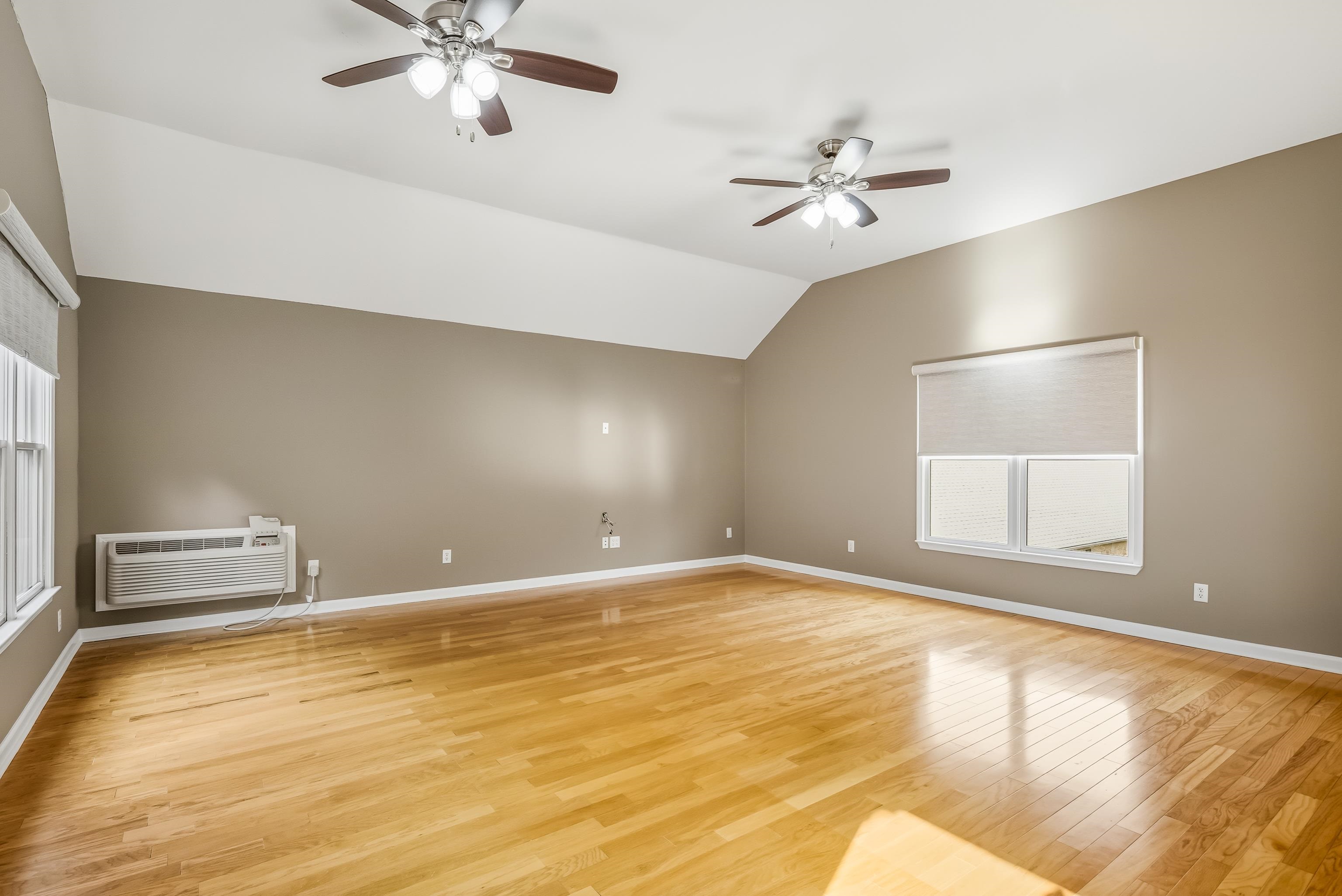 154 Harbor Ridge Lane North Memphis, TN 38103 - Photo 26 of 39 a view of an empty room and window