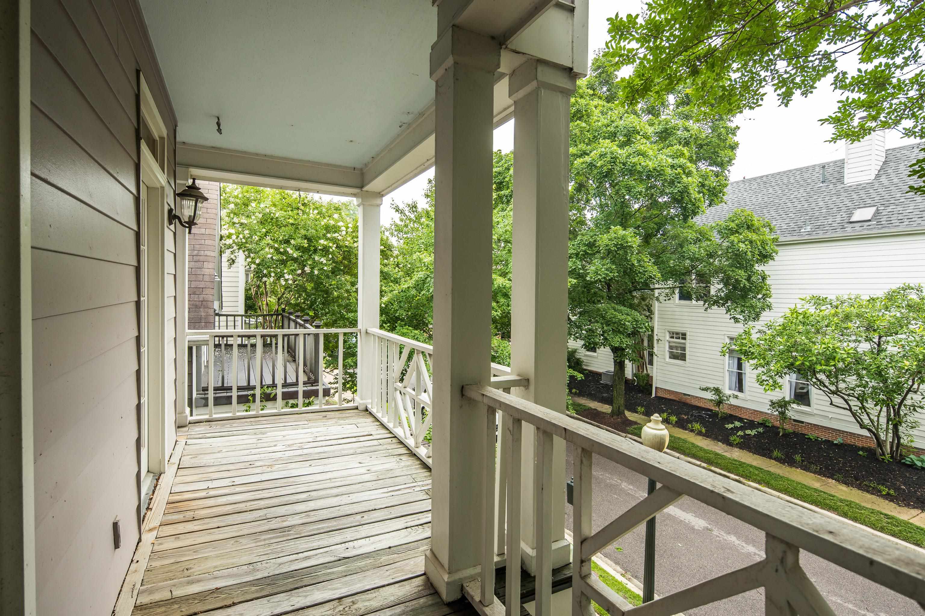 154 Harbor Ridge Lane North Memphis, TN 38103 - Photo 28 of 39 a view of balcony with wooden floor and fence