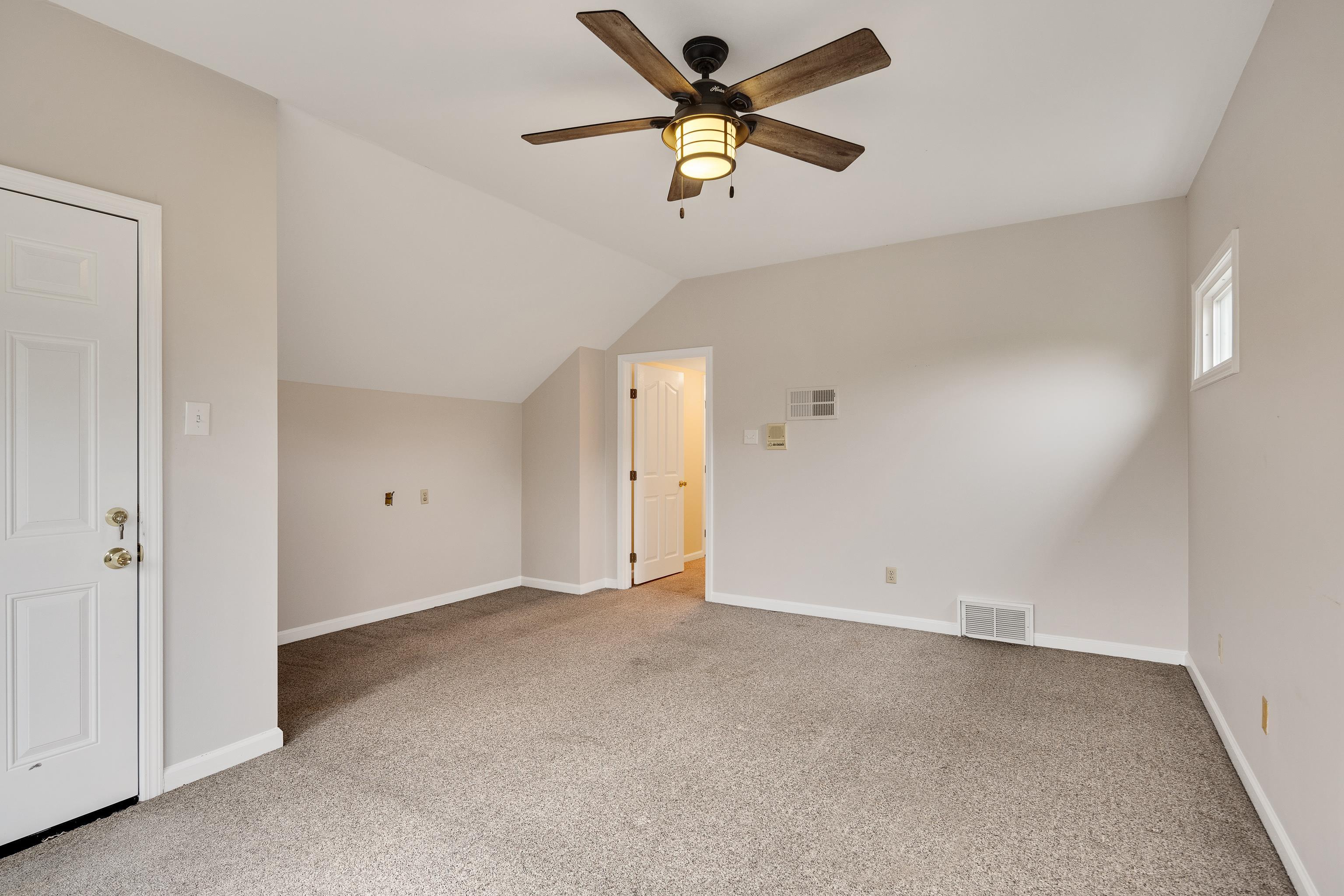 154 Harbor Ridge Lane North Memphis, TN 38103 - Photo 33 of 39 a view of an empty room