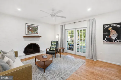 $939,990 | 810 Duke Street, Rockville, MD 20850