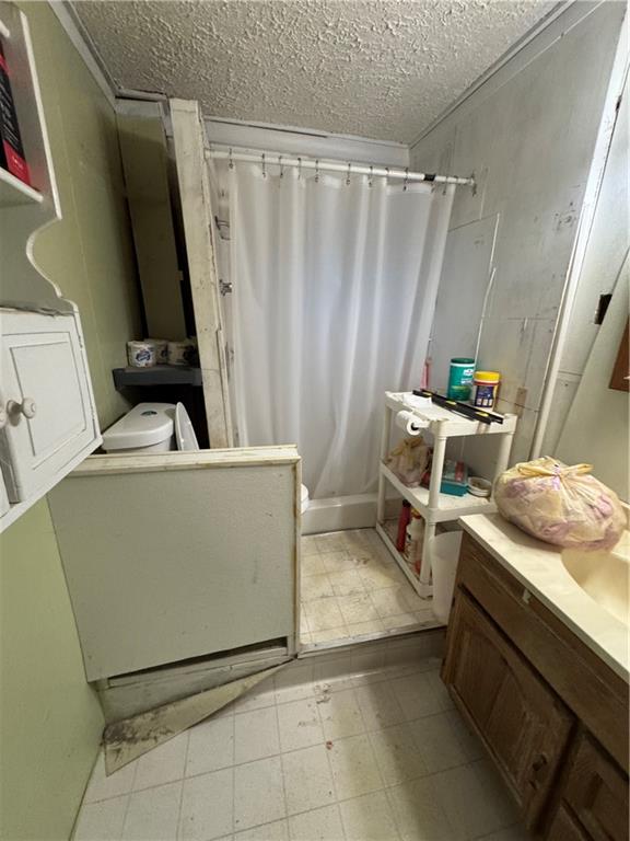 233 Alries Street Pittsburgh, PA 15210 - Photo 7 of 16 a utility room with dryer and washer