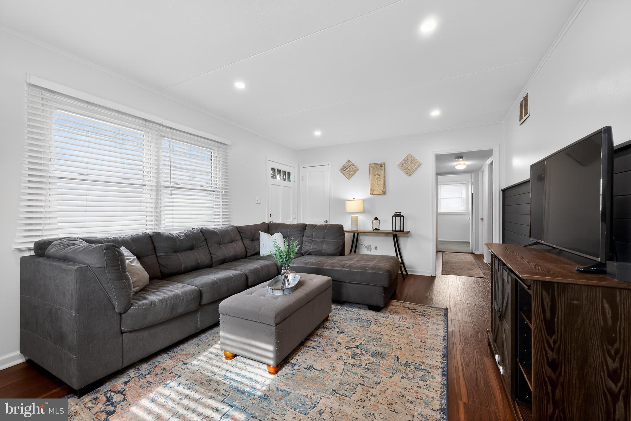 111 Gable Road Paoli, PA 19301 - Photo 10 of 25 Living Room