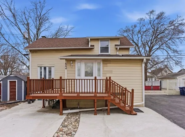 $2,350 | 604 North 8th Avenue, Maywood, IL 60153