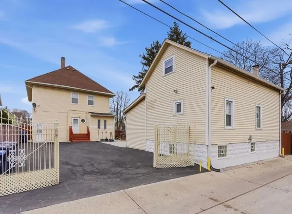 $2,350 | 604 North 8th Avenue, Maywood, IL 60153