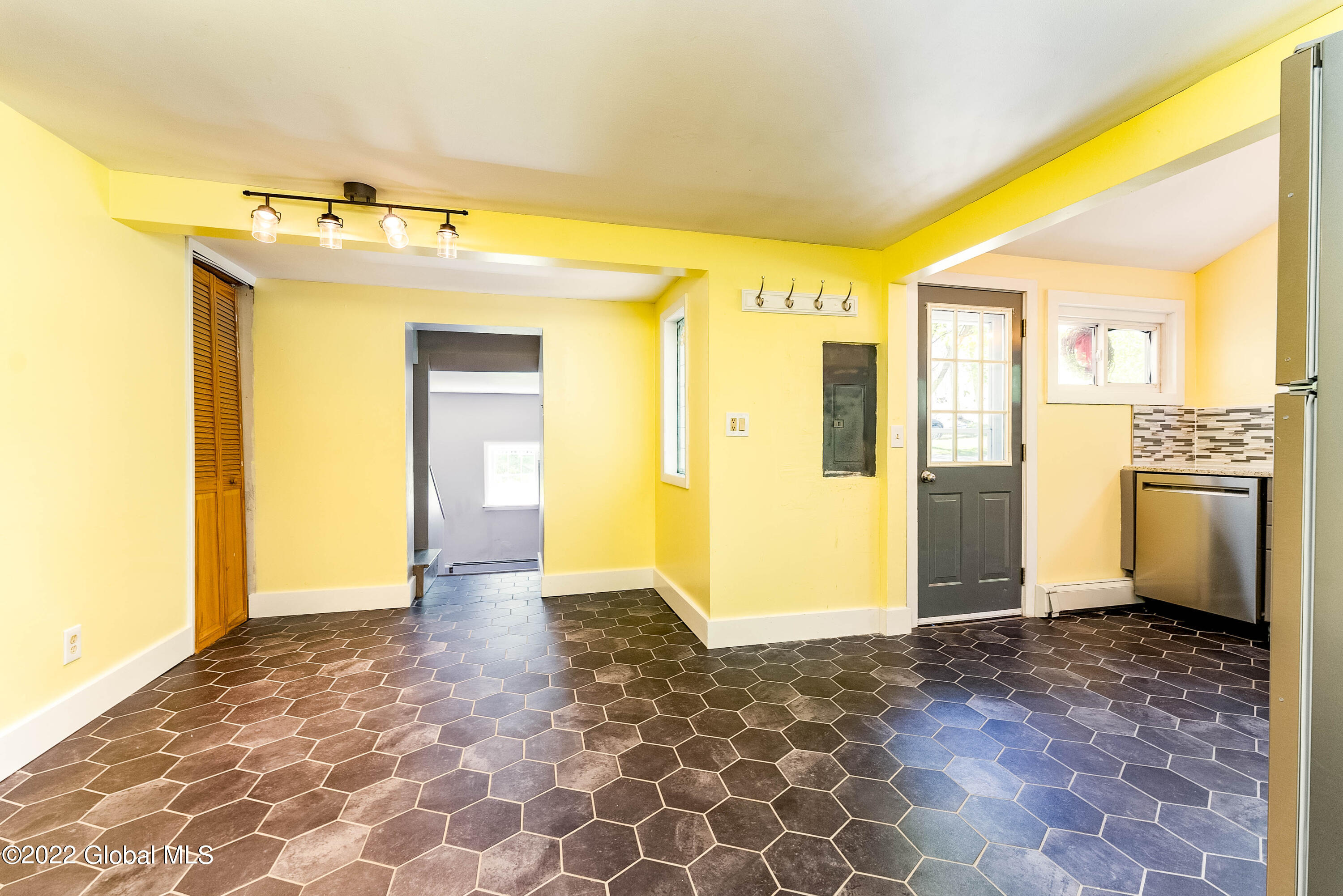 213 Dunsbach Ferry Road Colonie, NY 12047 - Photo 8 of 34 DSC00231-Edit