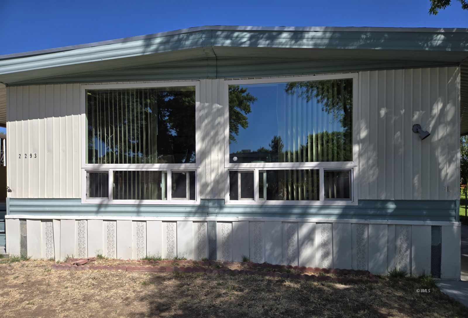 2293 Galloway Avenue Bishop, CA 93514 - Photo 13 of 13 a view of a house with a balcony