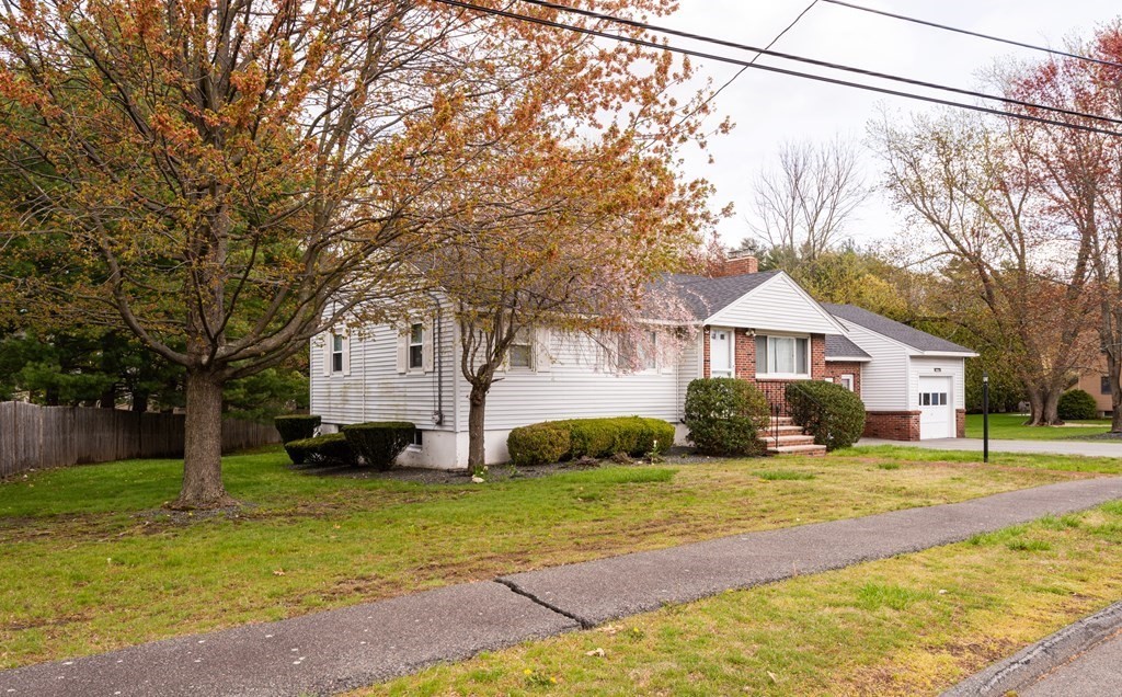 11 Squanto Road Peabody, MA 01960 - Photo 3 of 40 Gallery Image 3