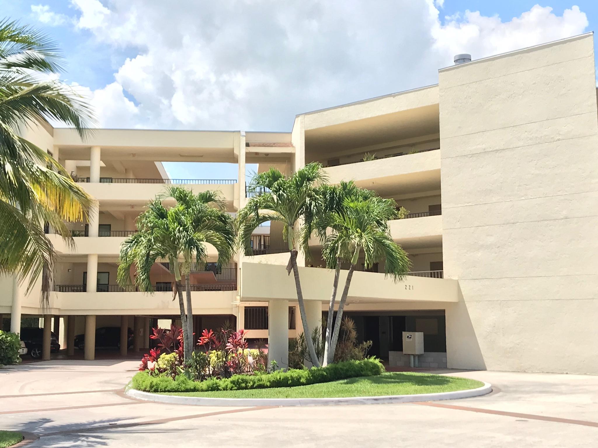 221 Northeast Plantation Road, Unit 211 Stuart, FL 34996 - Photo 3 of 33 F56E7E09-6C31-4103-AA49-E93D918D7FF3