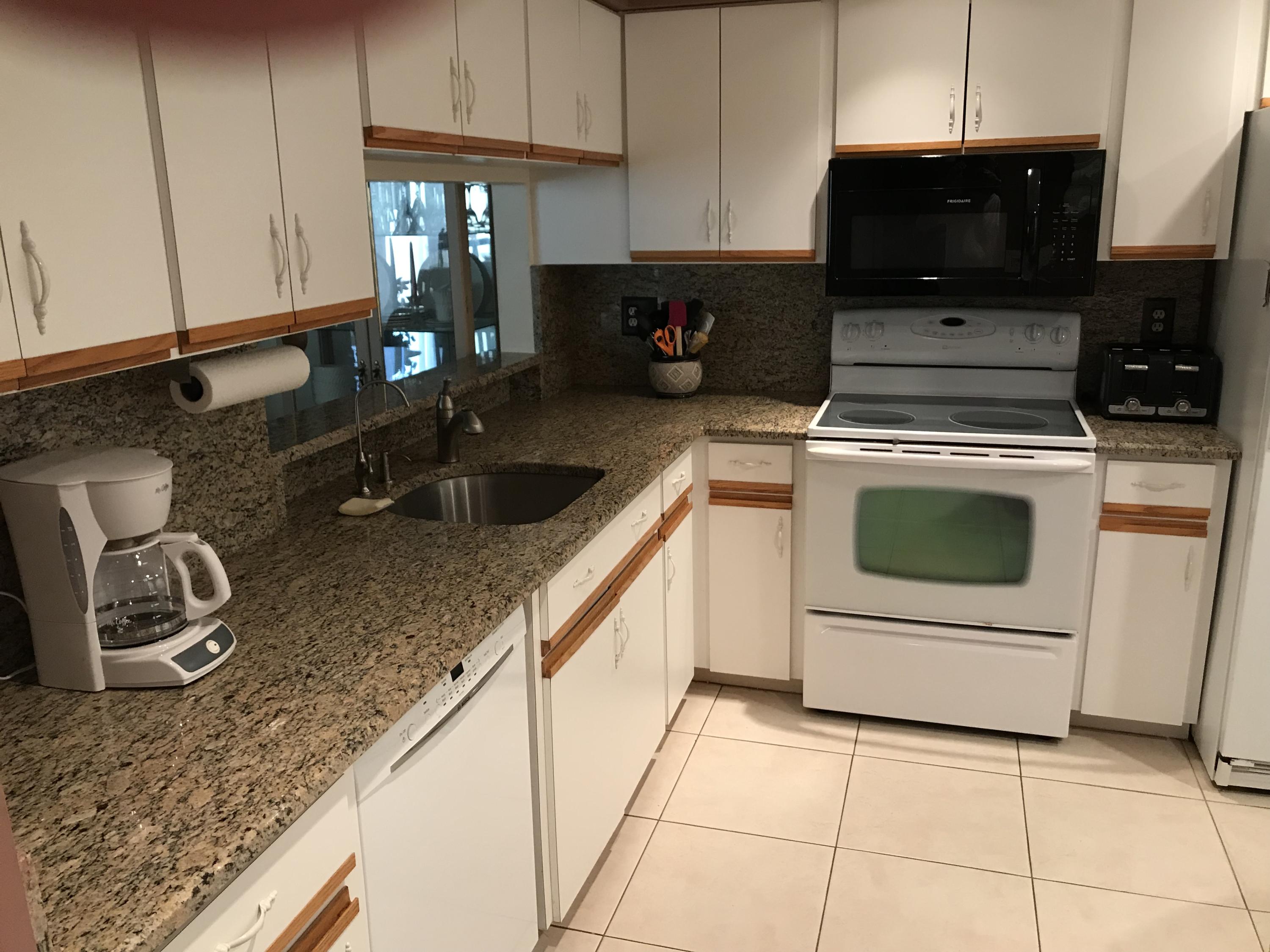 221 Northeast Plantation Road, Unit 211 Stuart, FL 34996 - Photo 6 of 33 719B1E1C-43F7-4903-929A-E6366894509E