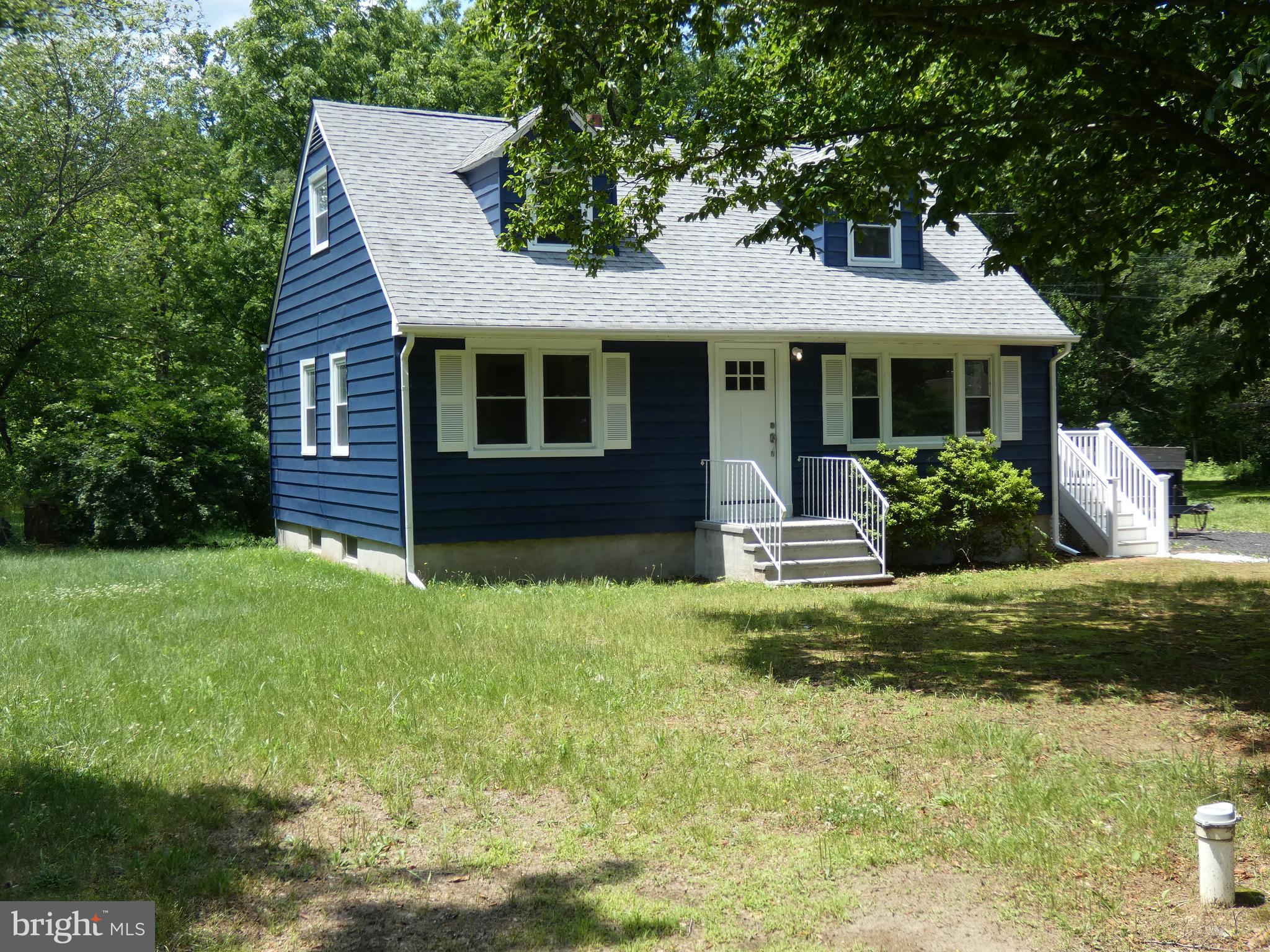 389 East Millstream Road Cream Ridge, NJ 08514 - Photo 2 of 40