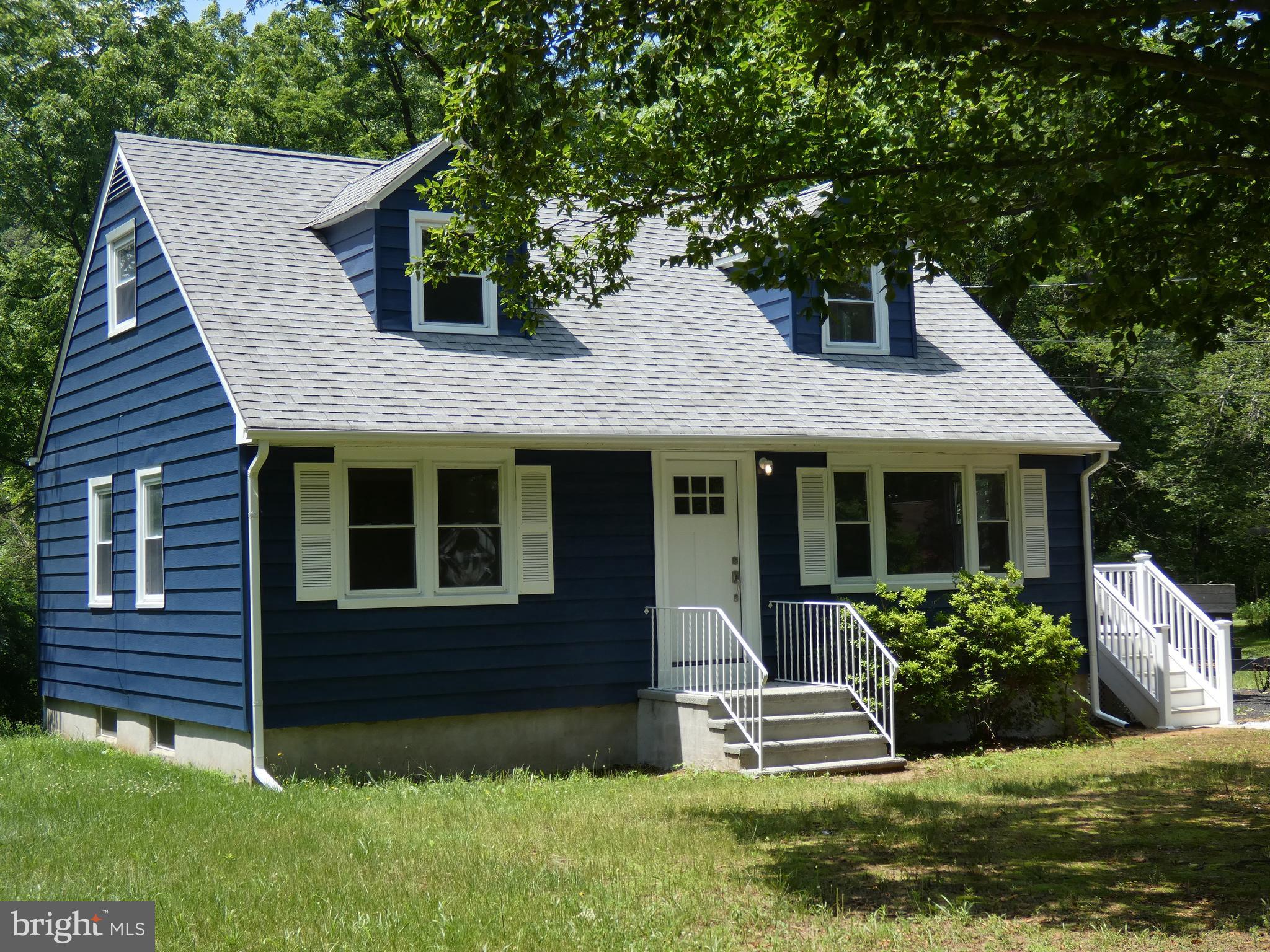 389 East Millstream Road Cream Ridge, NJ 08514 - Photo 3 of 40