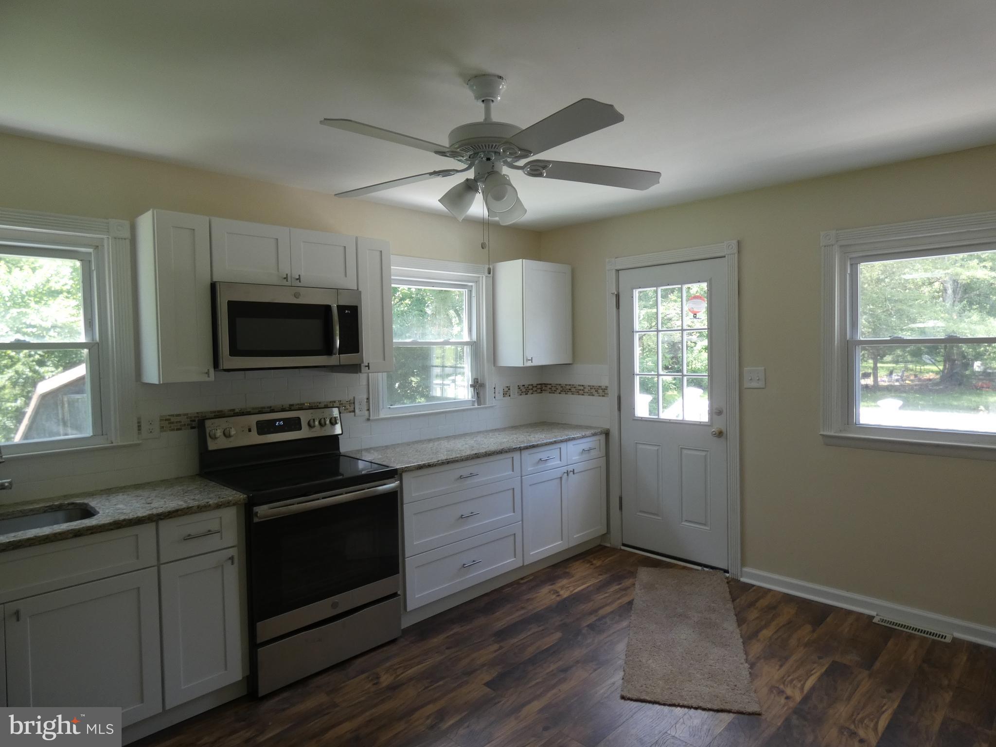389 East Millstream Road Cream Ridge, NJ 08514 - Photo 5 of 40