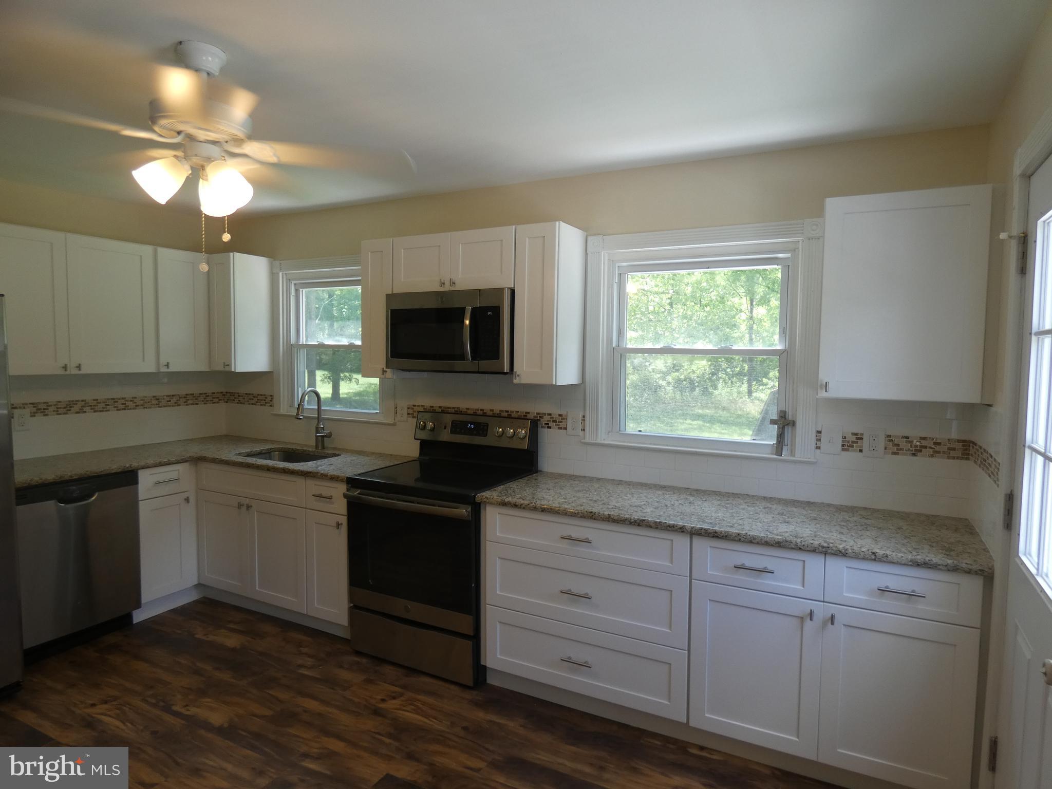 389 East Millstream Road Cream Ridge, NJ 08514 - Photo 8 of 40