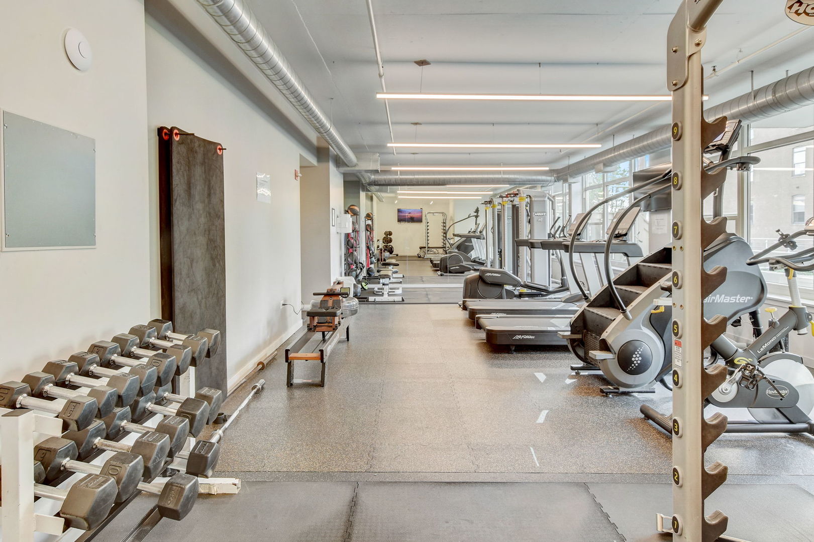 909 West Washington Boulevard, Unit 704 Chicago, IL 60607 - Photo 24 of 36 a gym room with lots of gym equipment