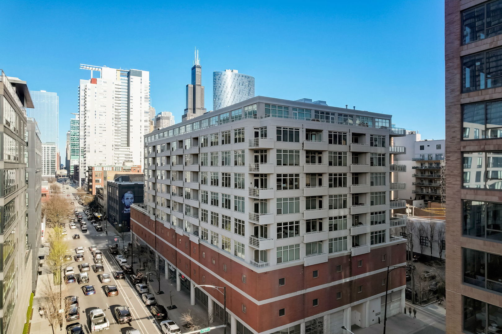 909 West Washington Boulevard, Unit 704 Chicago, IL 60607 - Photo 30 of 36 a front view of a building