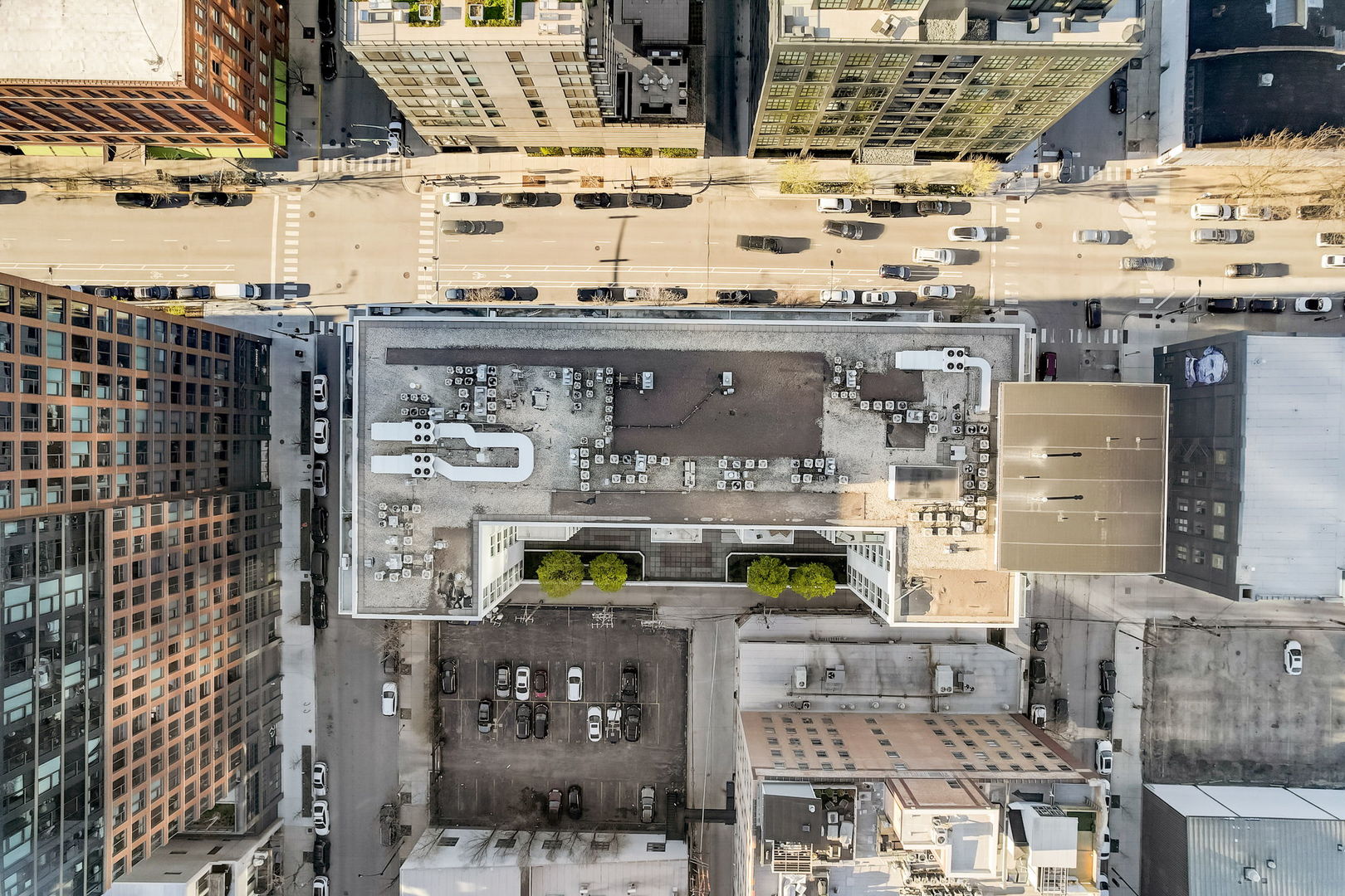 909 West Washington Boulevard, Unit 704 Chicago, IL 60607 - Photo 34 of 36 a picture of a city view