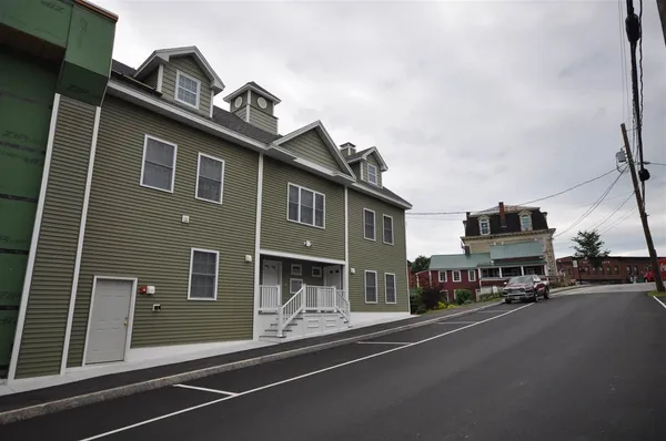 $1,600 | 16 Central Street, Unit 2B, Bristol, NH 03222