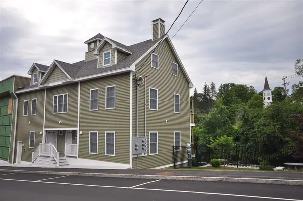 $1,600 | 16 Central Street, Unit 2B, Bristol, NH 03222