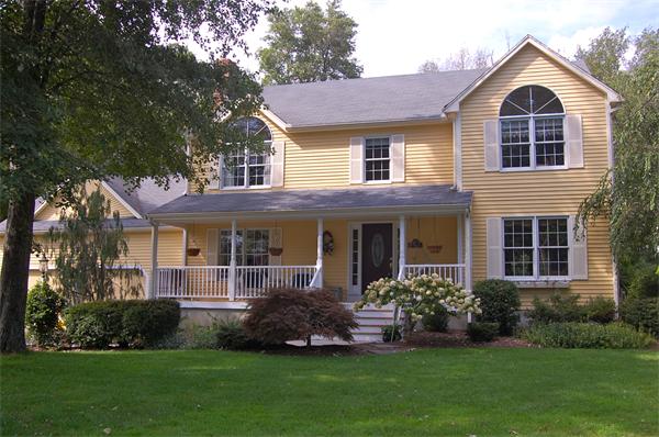 52 Greenfield Road Cumberland, RI 02864 - Photo 1 of 11 Gallery Image 1