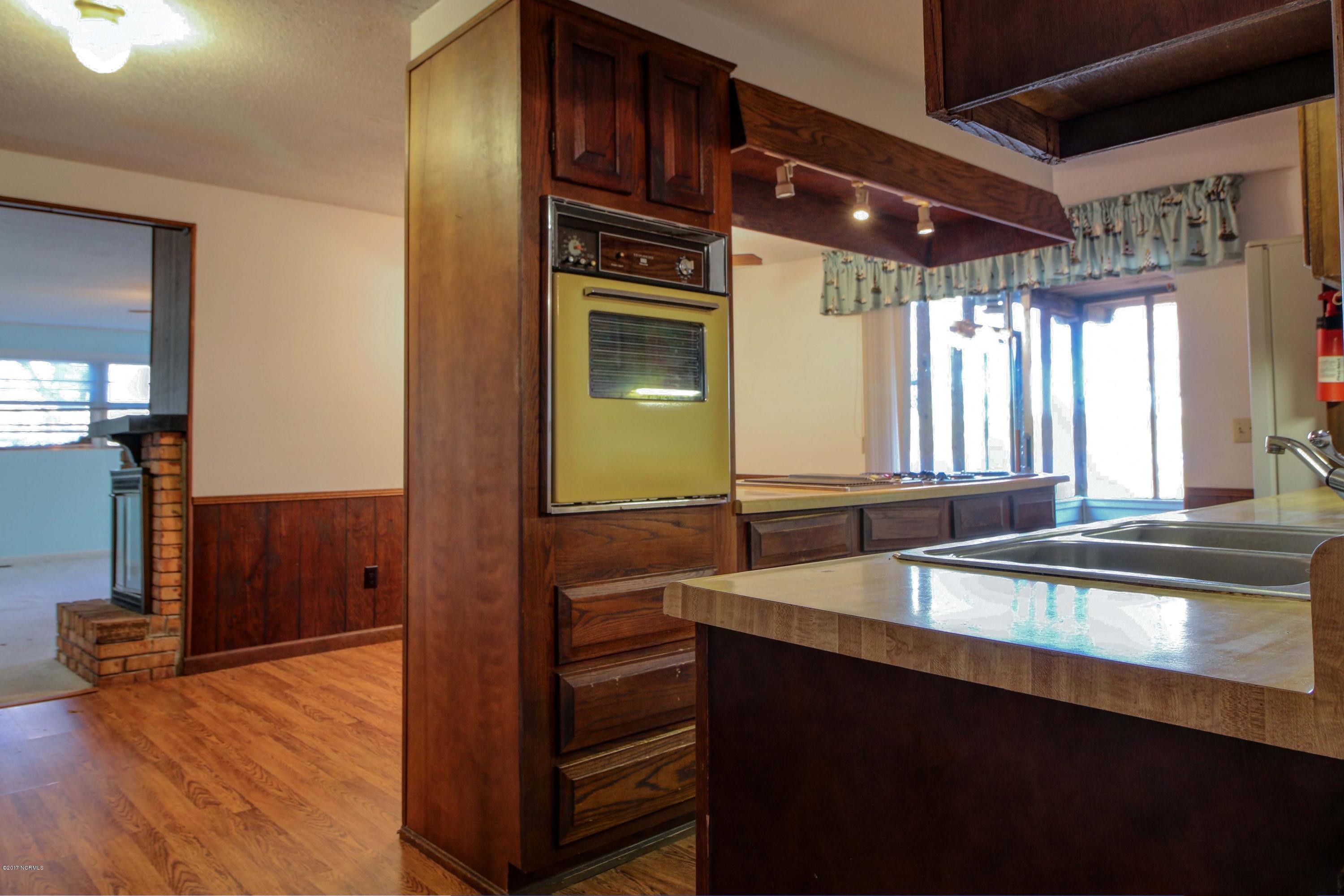 407 Queens Haven Road Hubert, NC 28539 - Photo 12 of 24 IMG_8857_8_9_Interior 2