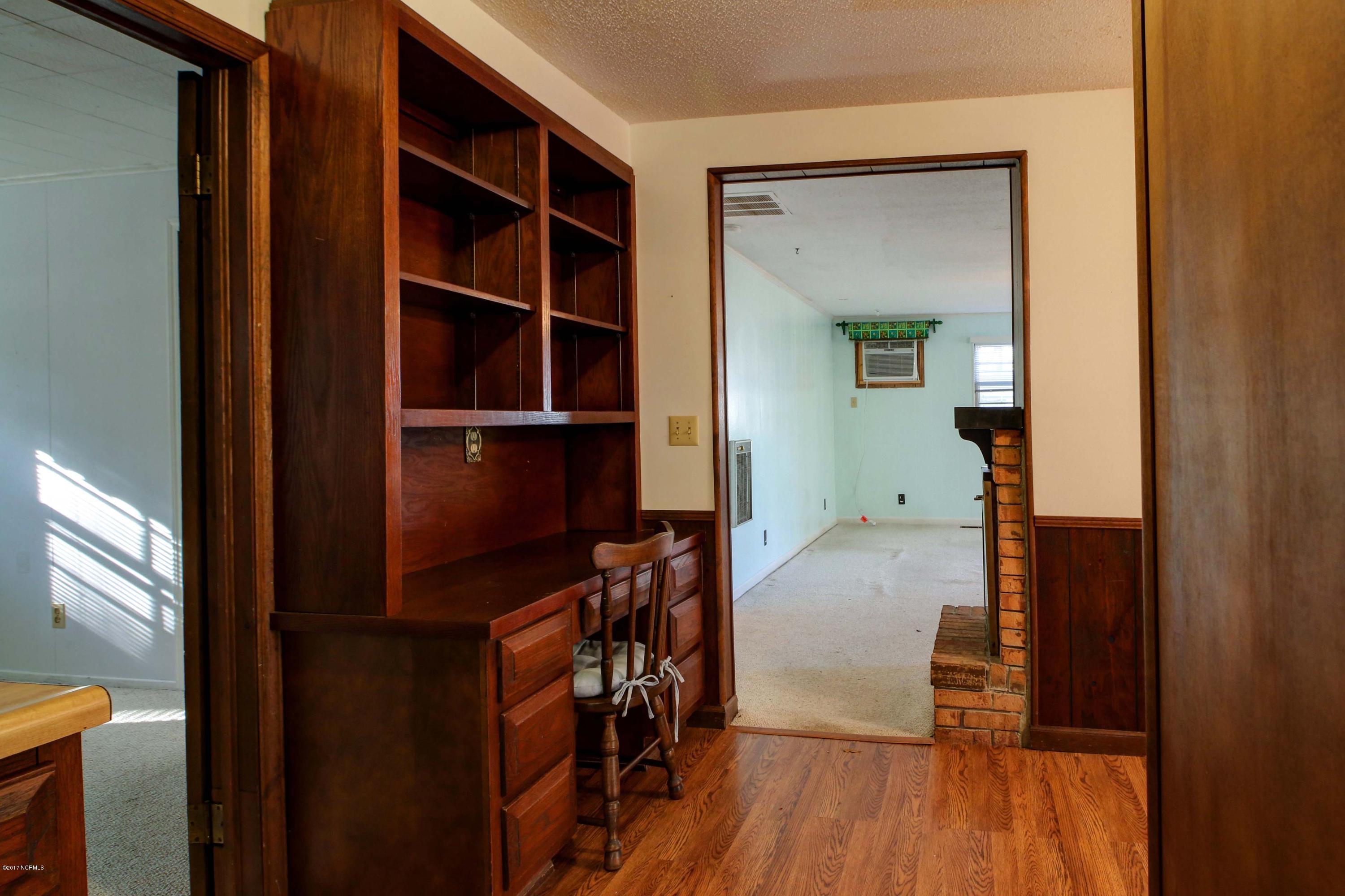 407 Queens Haven Road Hubert, NC 28539 - Photo 15 of 24 IMG_8896_7_8_Interior 2