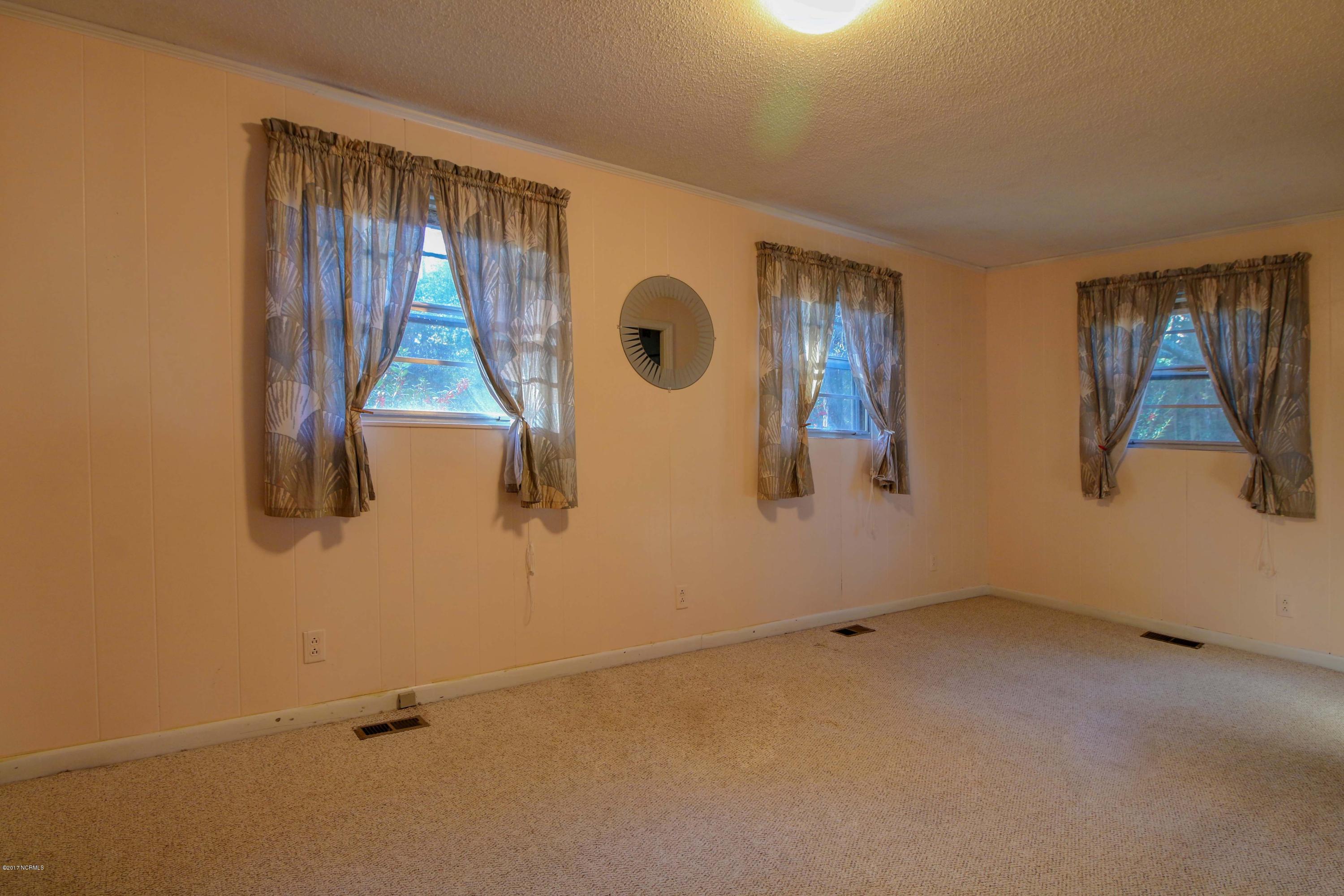 407 Queens Haven Road Hubert, NC 28539 - Photo 17 of 24 IMG_8938_39_40_Interior 2