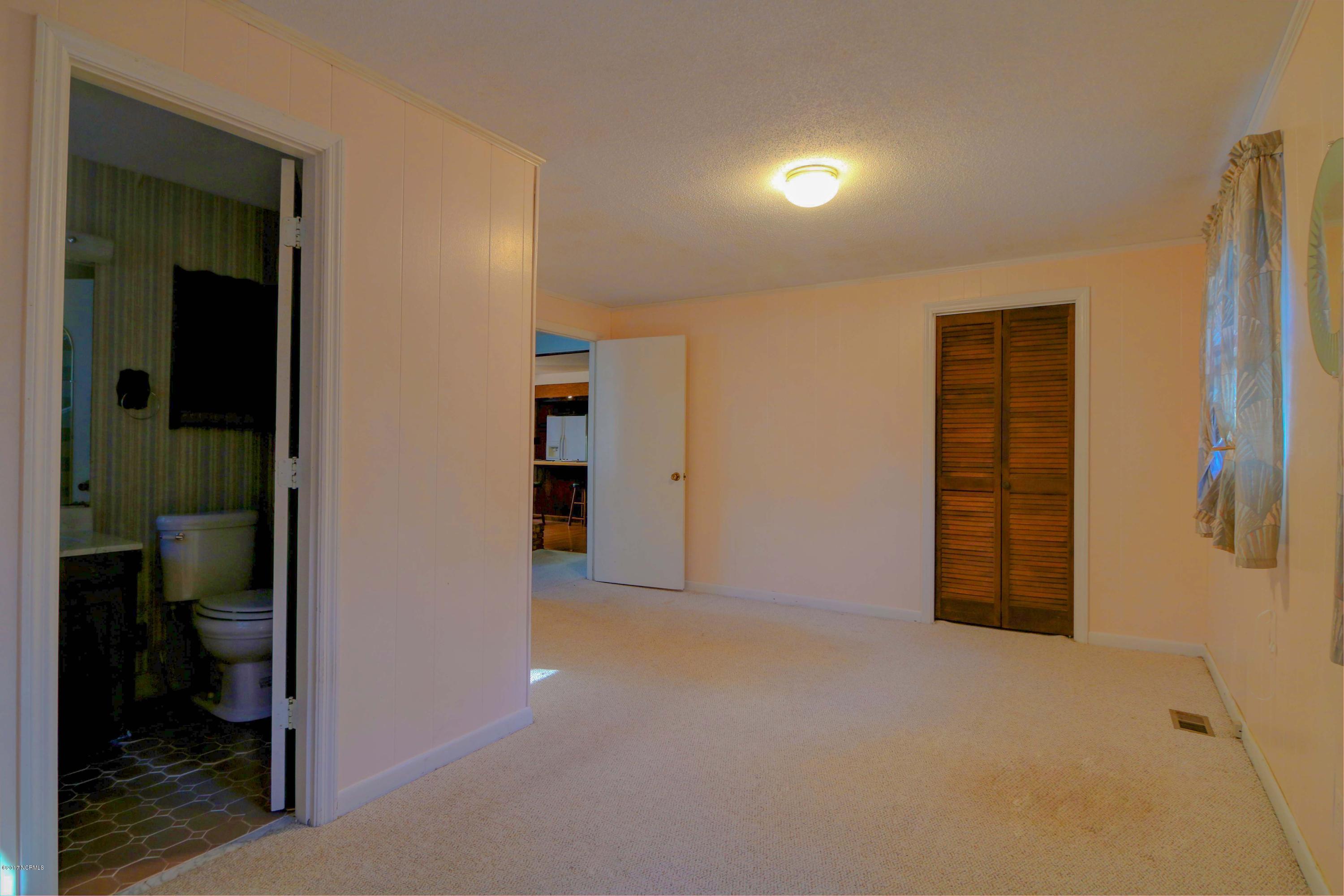 407 Queens Haven Road Hubert, NC 28539 - Photo 18 of 24 IMG_8941_2_3_Interior 2