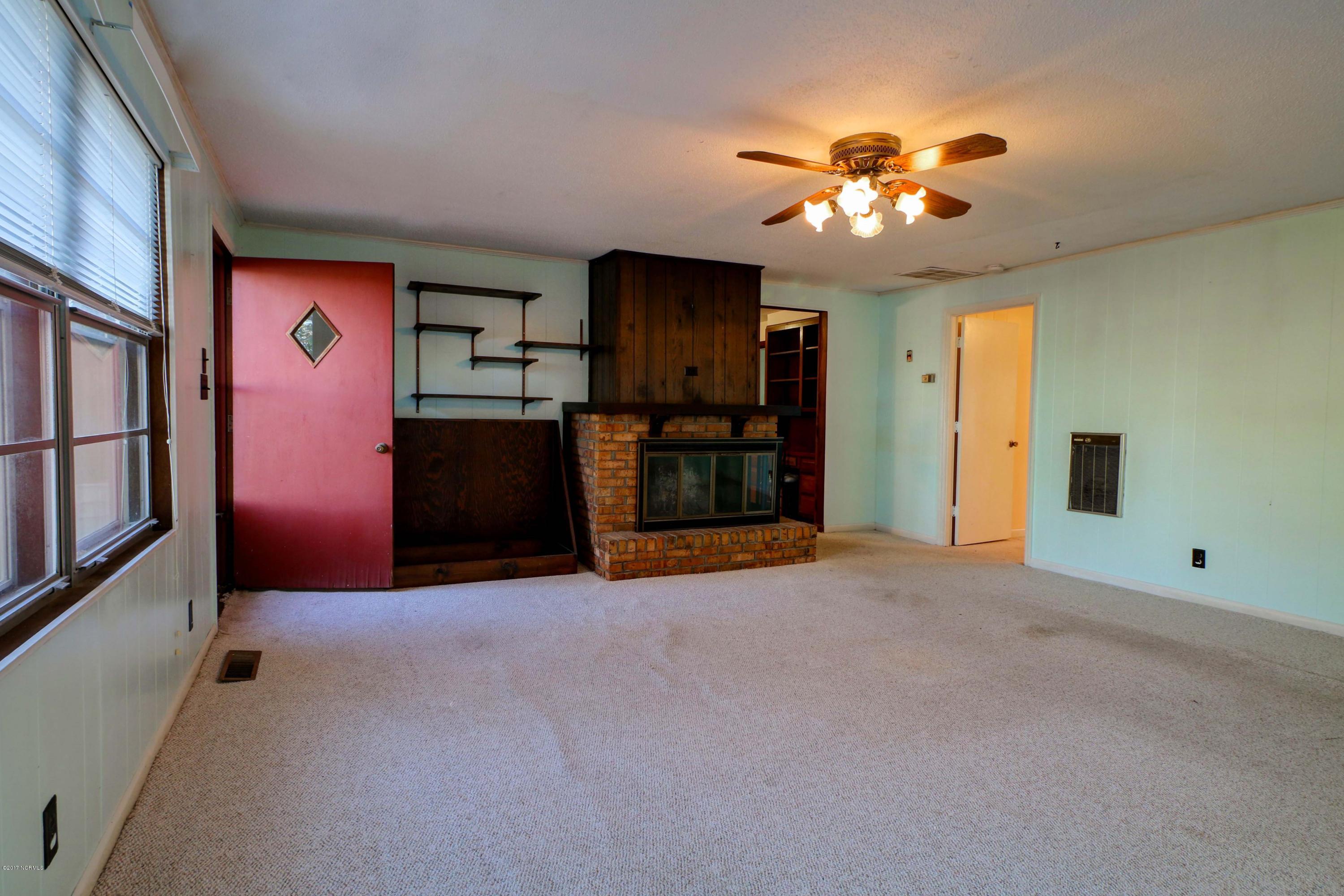 407 Queens Haven Road Hubert, NC 28539 - Photo 19 of 24 IMG_8947_8_9_Interior 2